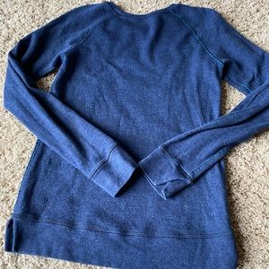 Women’s size 6 lulu sweatshirt